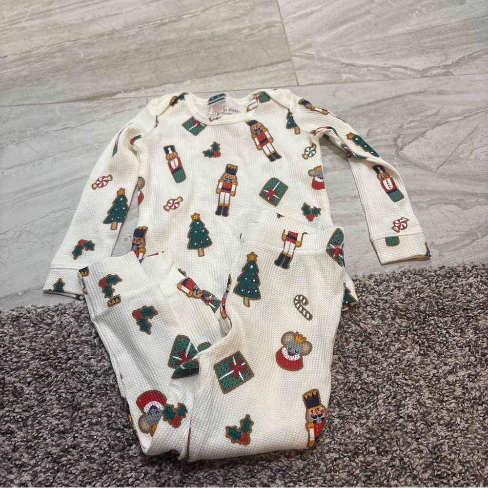 Angel Dear Waffle Knit Christmas Pajama Set size 19/24 months